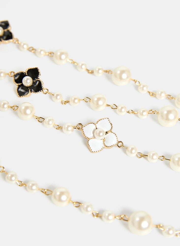 Collier à fleurs et perles de verre