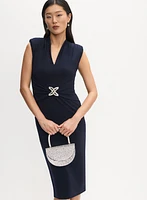 Robe fourreau à boucle en cristaux
