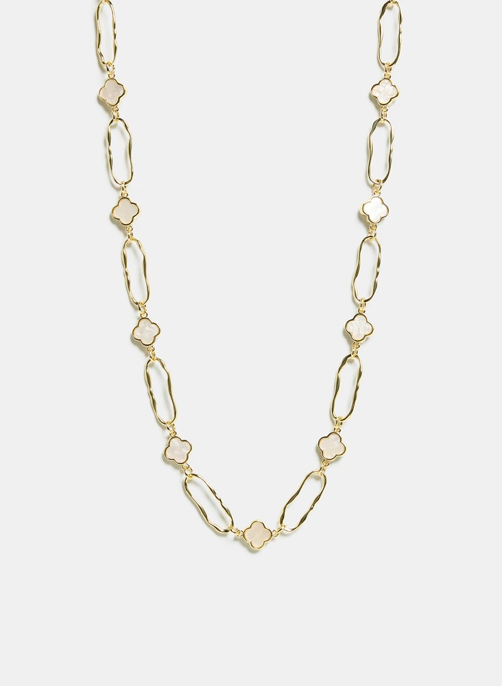 Collier à ovales texturés et trèfles