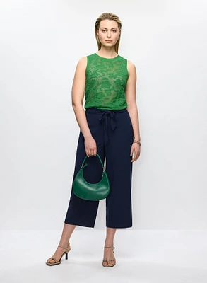 Débardeur en tricot et pantalon ceinturé