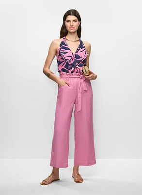 Blouse florale à volants et pantalon écourté en lin