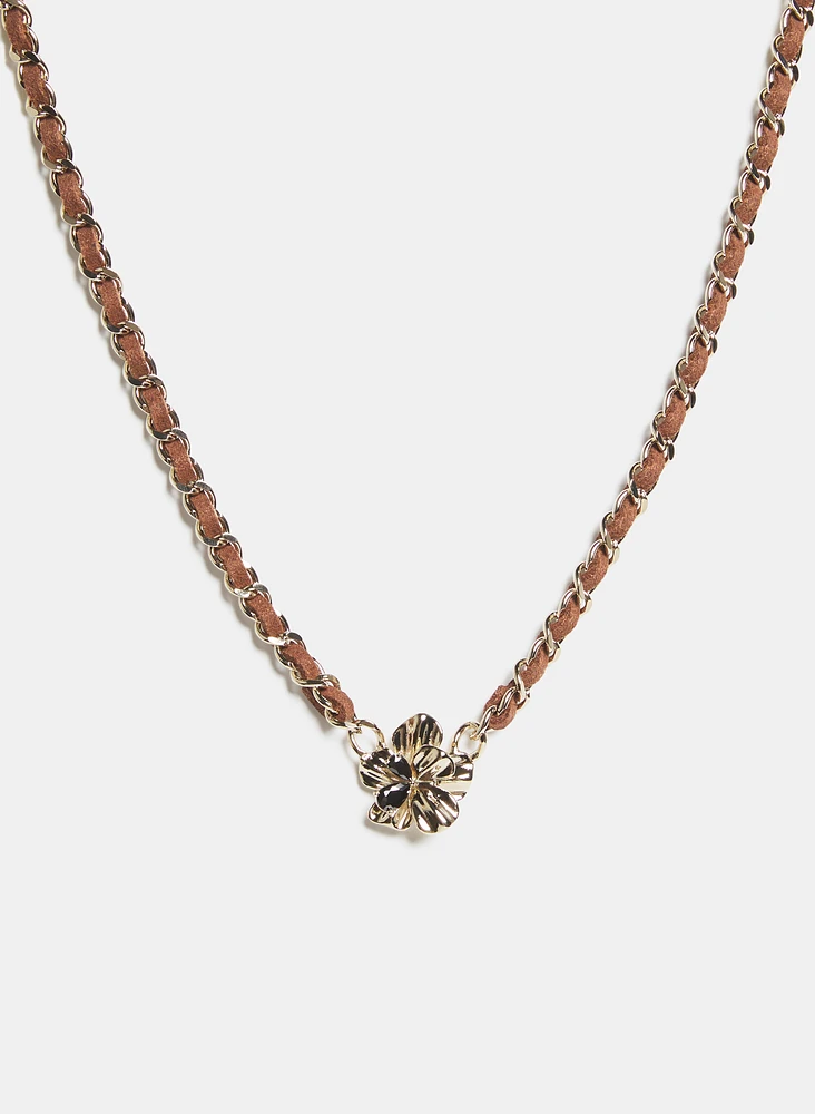 Collier en cuir végane