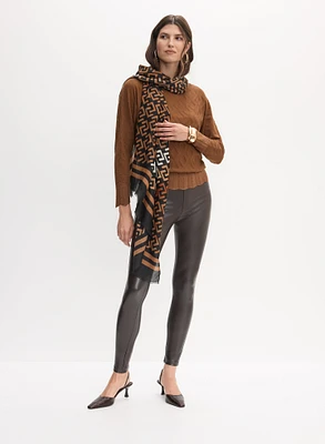 Pull à tricot géométrique et legging en cuir végane