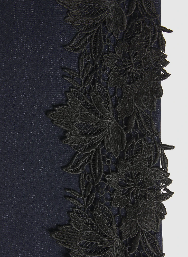 Jean à appliqué en dentelle