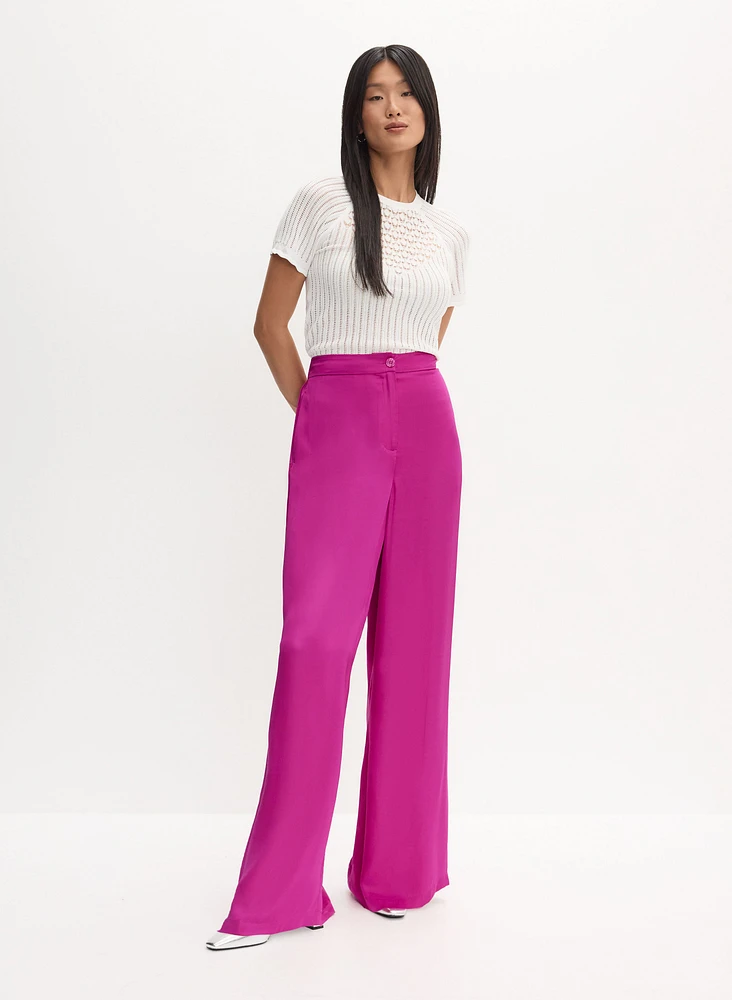 Pull en tricot pointelle et pantalon en satin