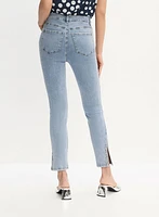 Jean à jambe étroite et détails de pierres