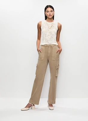 Débardeur en tricot et pantalon cargo