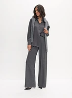 Blouse en satin boutonnée et pantalon jambe large à enfiler