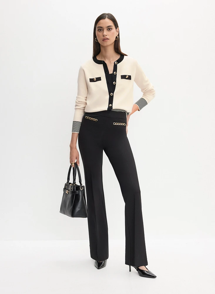Cardigan à bordures contrastantes et boutons dorés