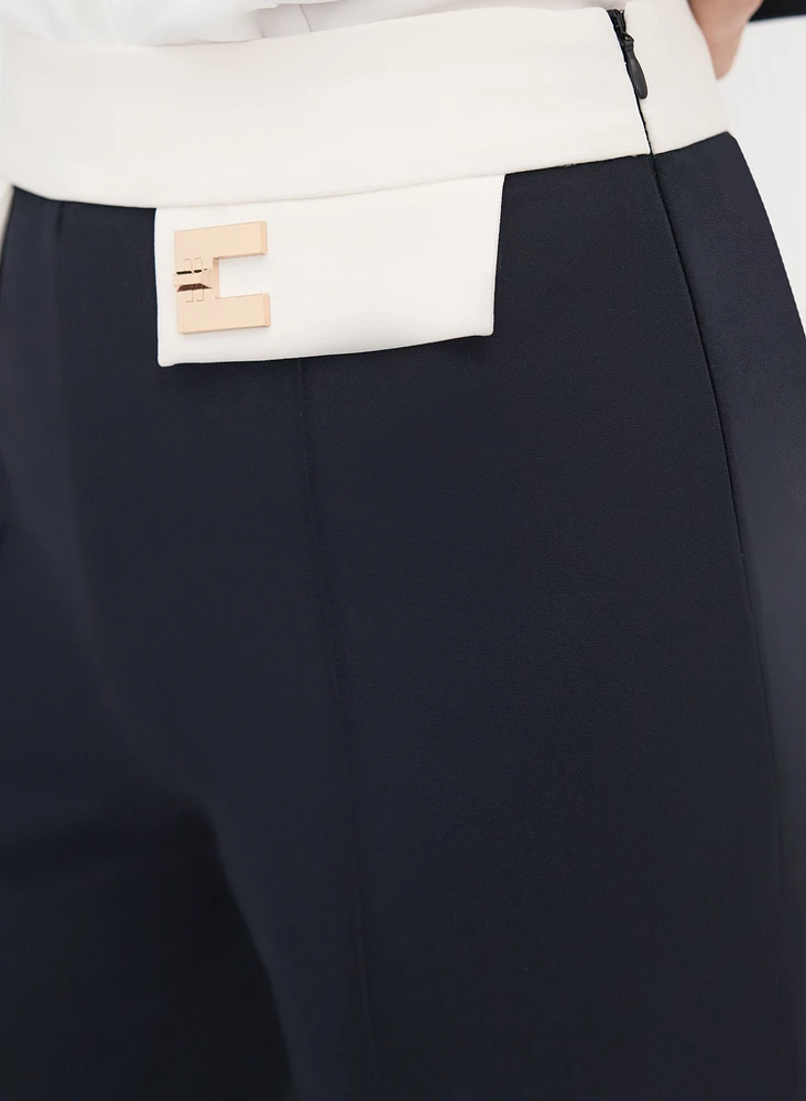 Pantalon à jambe évasée détails contrastants