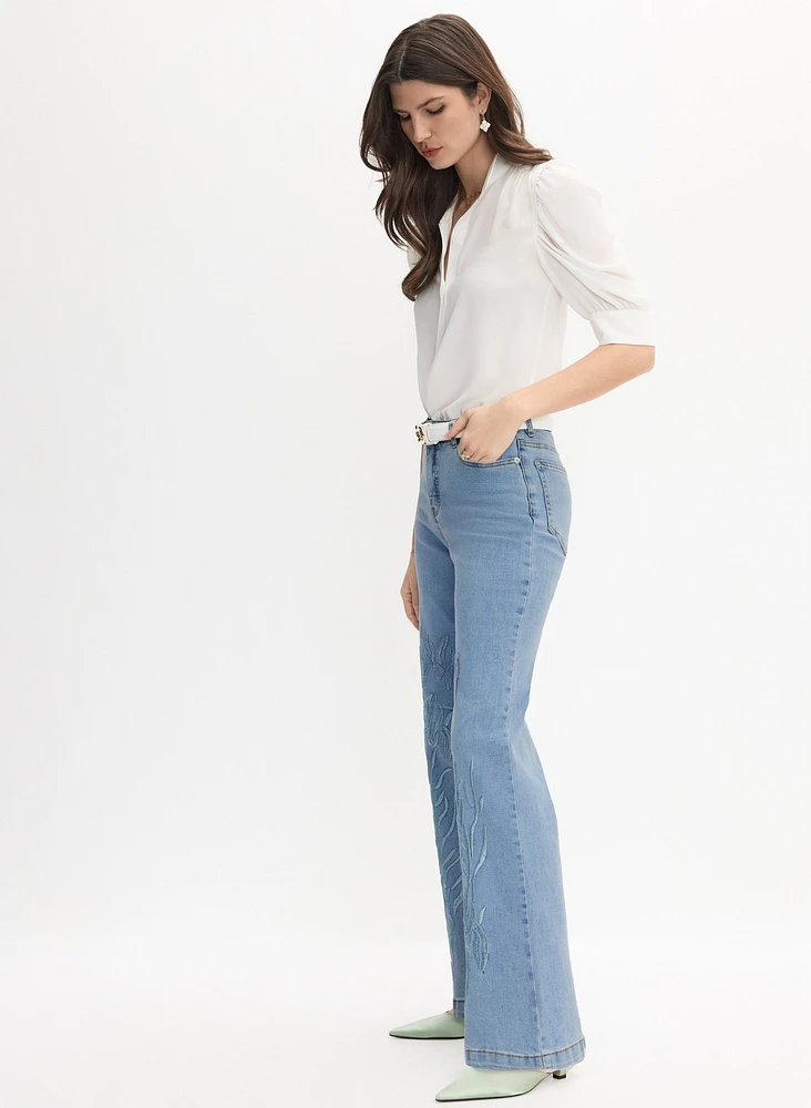 Jean à jambe évasée broderie florale