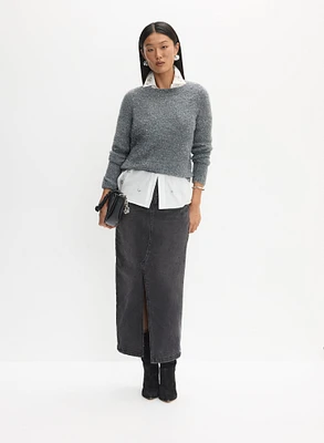 Pull douillet et jupe en jean