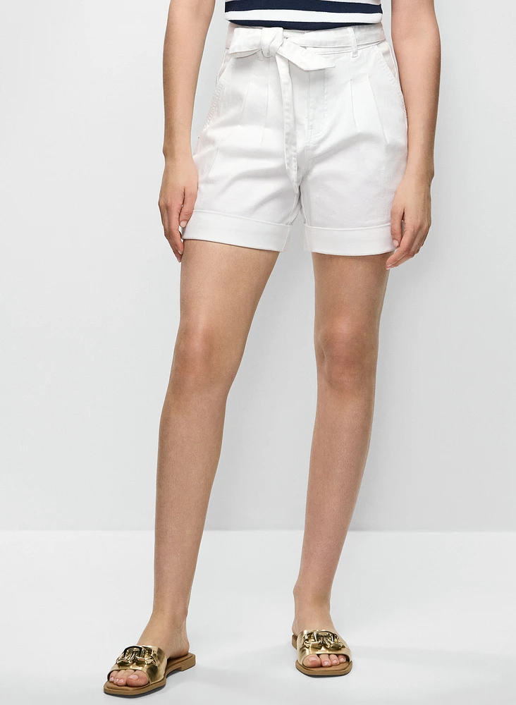 Short en denim plissé à taille nouée