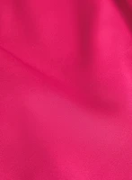Robe ornée de rosettes