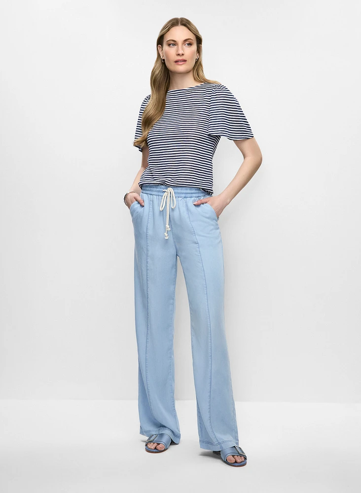 T-shirt rayé et pantalon jambe large