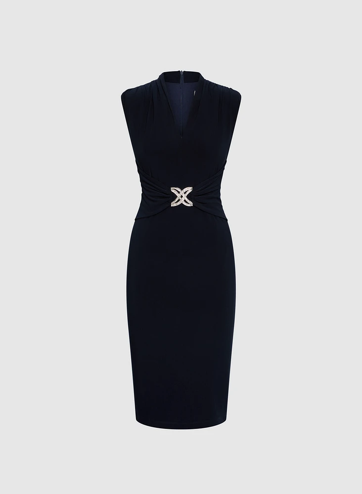 Robe fourreau à boucle en cristaux