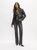 Veste brodée en cuir végane et jean à jambe large
