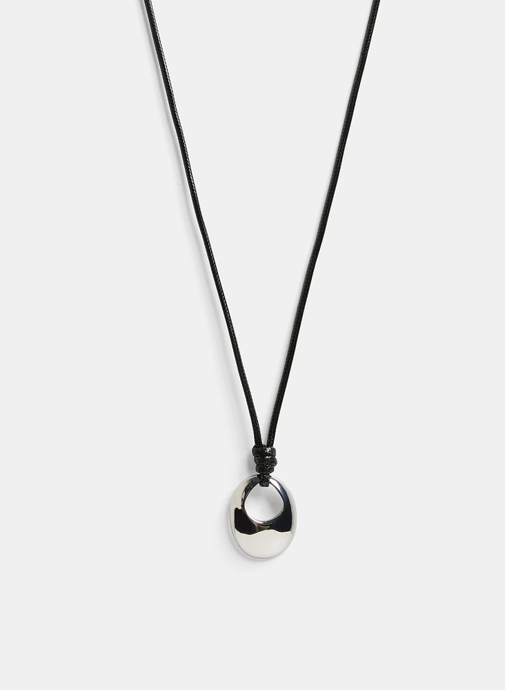 Collier en corde à pendentif