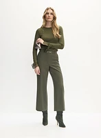 Haut à poignets en dentelle et pantalon gaucho ceinturé