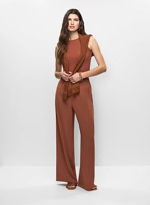 Pull en tricot ajouré et pantalon à jambe large