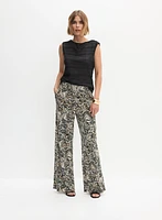 Haut en dentelle et pantalon à motif abstrait