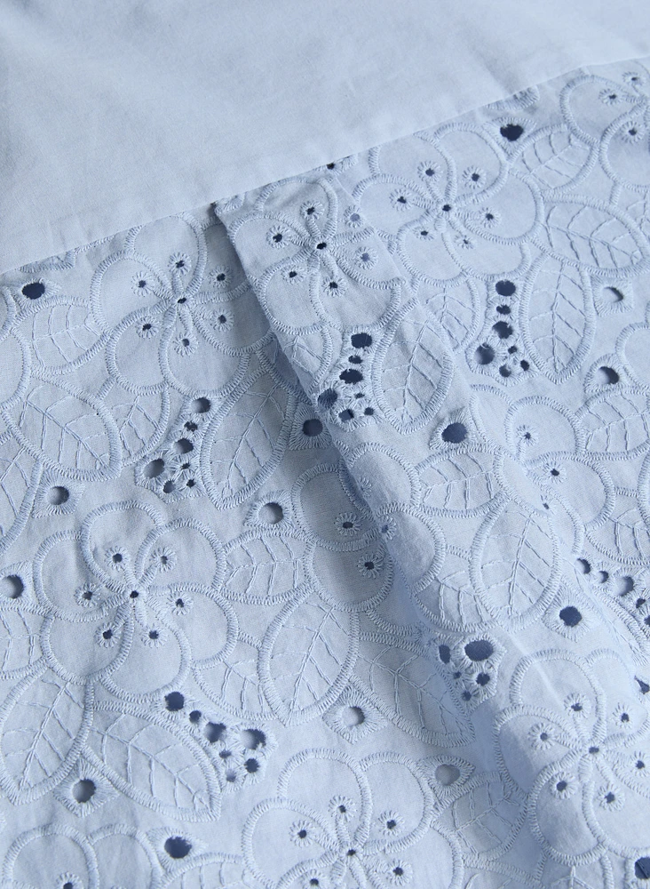 Blouse en coton à broderies arrières
