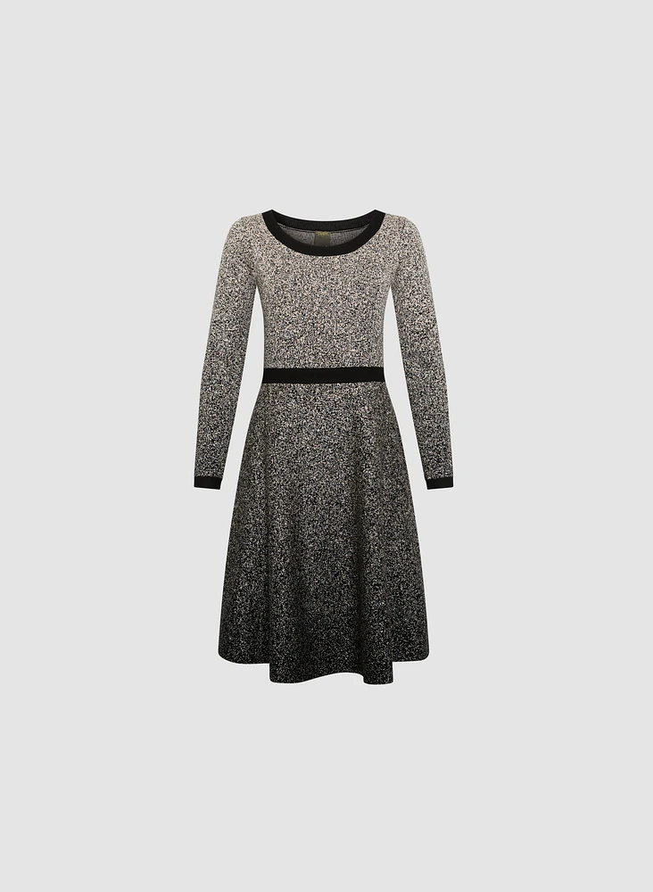 Robe ajustée et évasée à manches longues