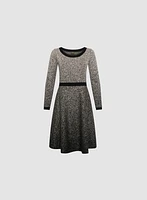 Robe ajustée et évasée à manches longues