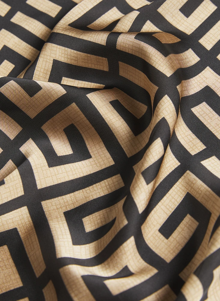 Two-Tone Geometric Scarf