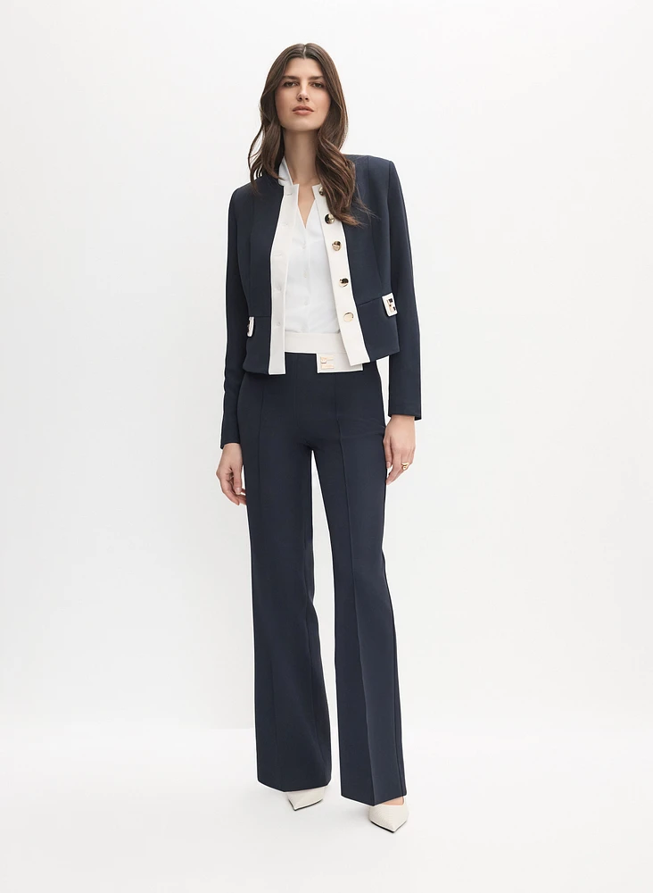 Pantalon à jambe évasée détails contrastants