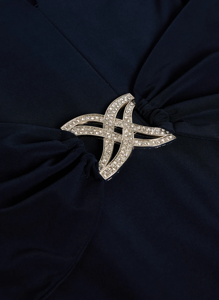 Robe fourreau à boucle en cristaux