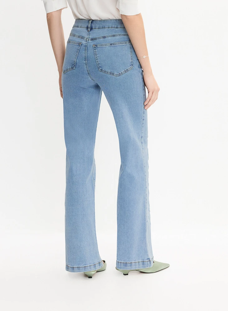 Jean à jambe évasée broderie florale