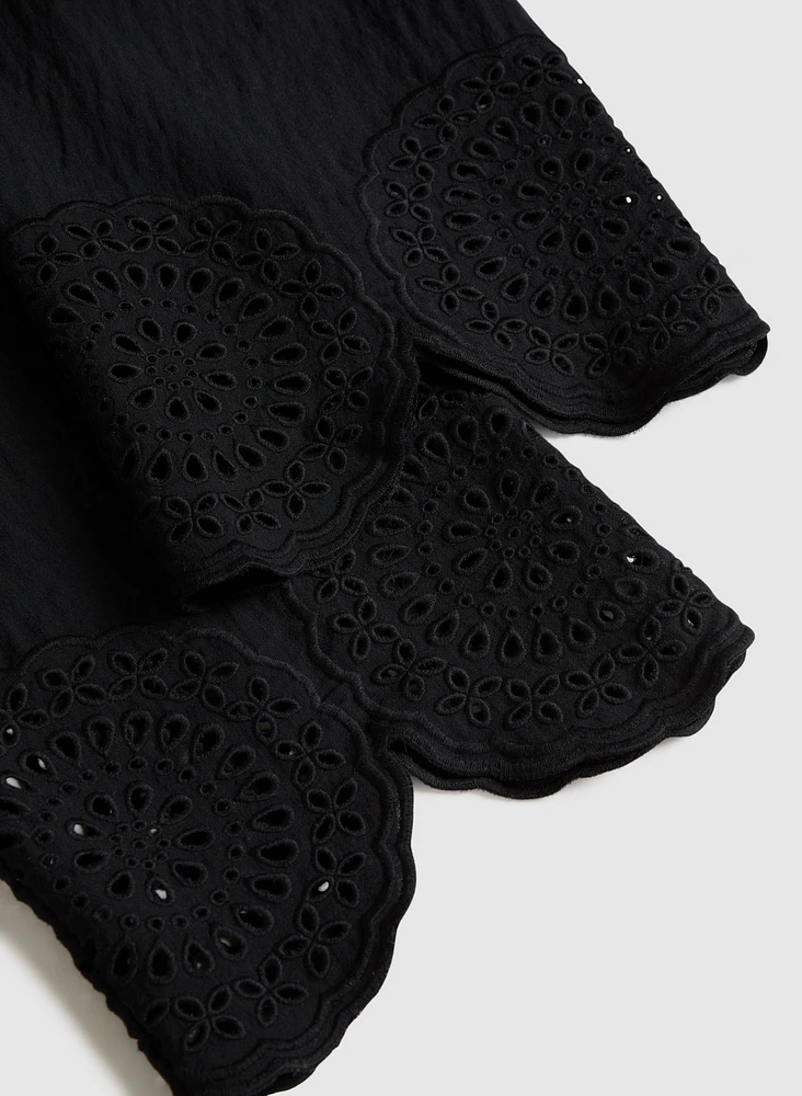 Floral Embroidered Capris