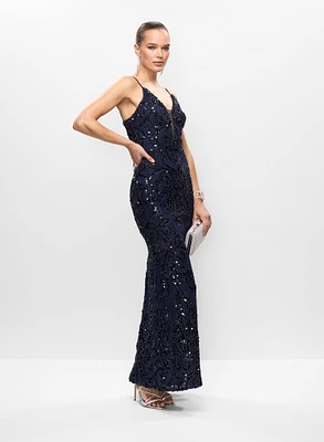 Robe en sequins et boucles pendantes