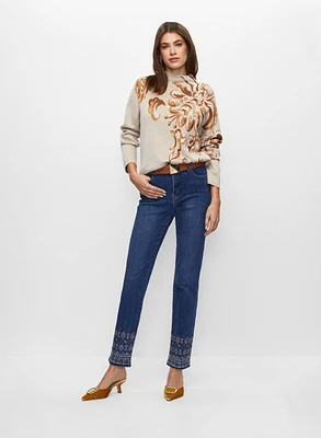 Pull à empiècement floral et jean longueur cheville