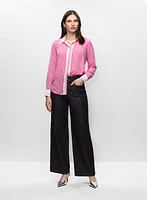 Blouse en crêpe et jean jambe large 