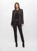 Veste mi-longue et jean étroit