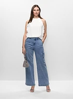 Blouse à volants et jean cargo à jambe large