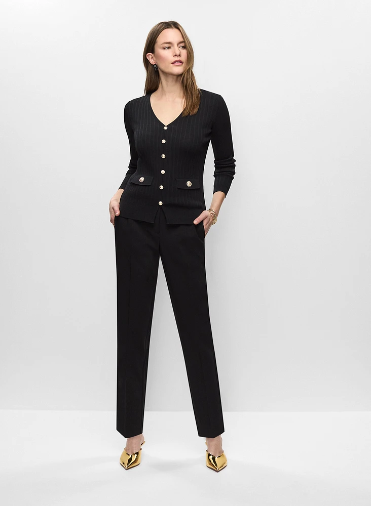 Pull à boutons décoratifs et pantalon coupe Juliette