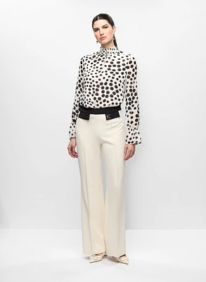 Blouse à pois en chiffon et pantalon évasé