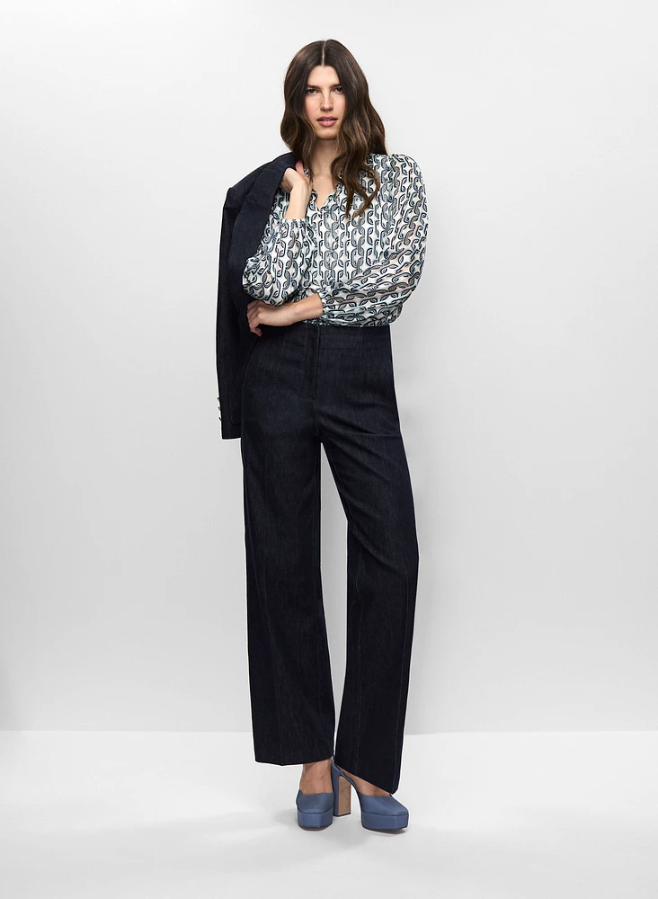Chemisier col fendu et pantalon large