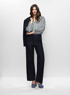 Chemisier col fendu et pantalon large