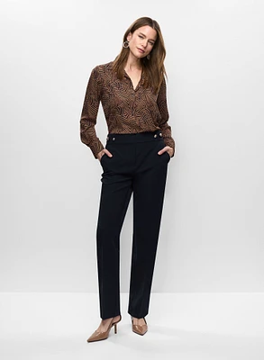 Chemisier abstrait et pantalon cheville