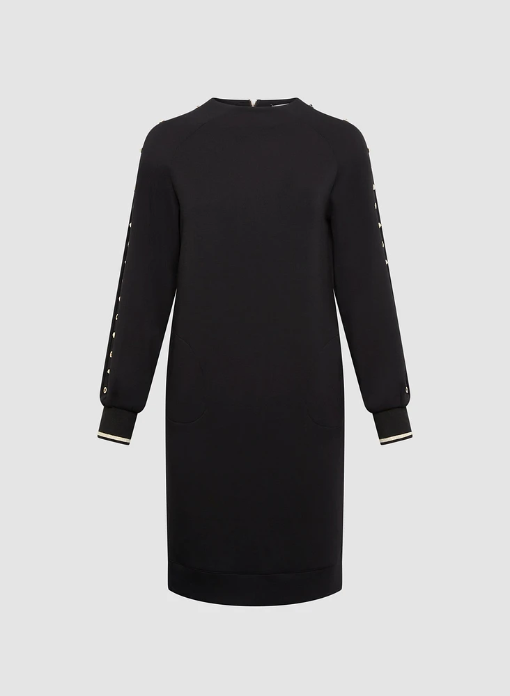 Robe à détails de clous au manches