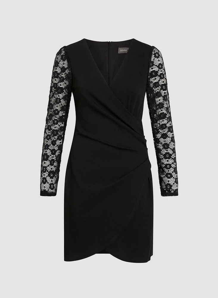 Robe tulipe avec manches en dentelle