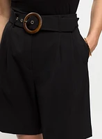 Short plissé avec ceinture