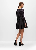 Robe scintillante à jupe satinée