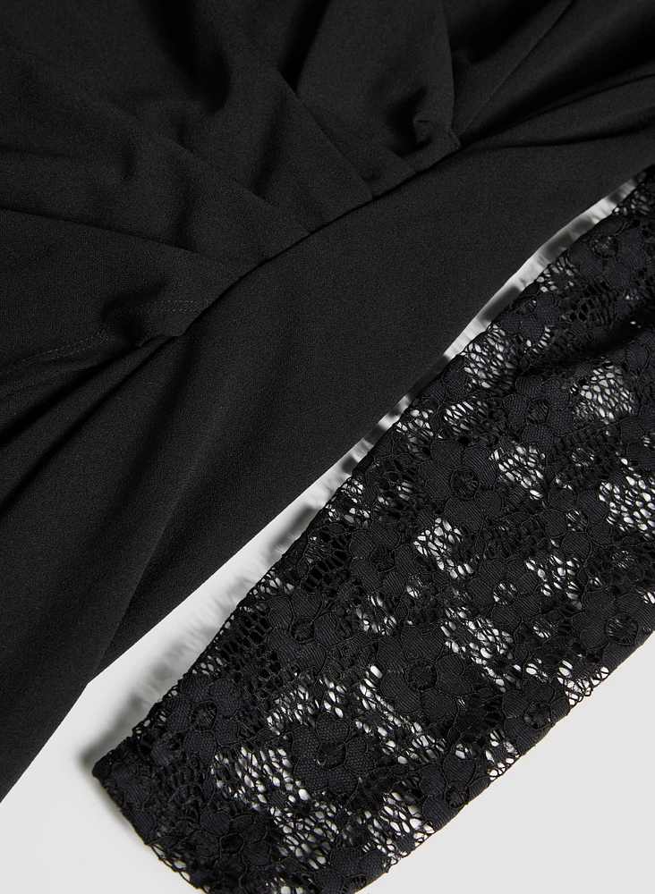 Robe tulipe avec manches en dentelle