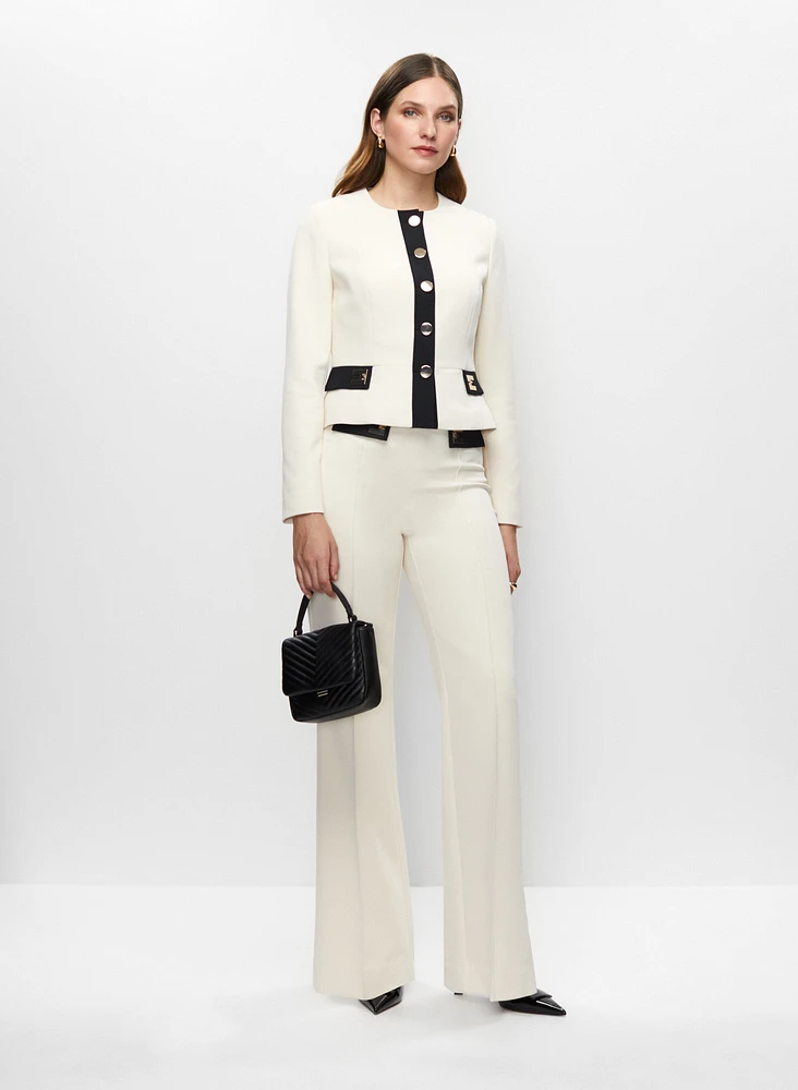 Veste à larges boutons et pantalon évasé