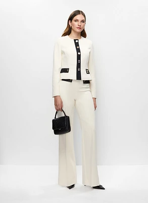 Veste à larges boutons et pantalon évasé